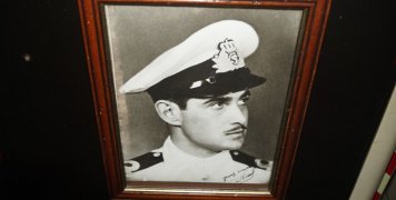 ο σημαιοφόρος Ν.Σιμιτζόπουλος ο σημαιοφόρος Ν.Σιμιτζόπουλος