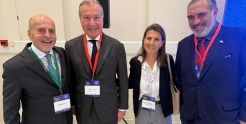 Από αριστερά, οι εφοπλιστές Γιάννης Αλαφούζος, Μιχάλης Χανδρής, Ιωάννα Προκοπίου και Νίκος Τσάκος.