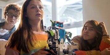 Η πρώτη ταινία μυθοπλασίας για τα παιδιά της εκπαιδευτικής ρομποτικής από την COSMOTE Η πρώτη ταινία μυθοπλασίας για τα παιδιά της εκπαιδευτικής ρομποτικής από την COSMOTE