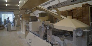 Στον παλιό χώρο παρασκευάζεται η γνωστή μας ΕΛΜΑ στην κλασσική και νέες γεύσεις