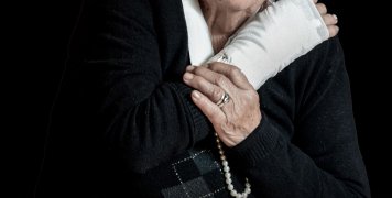 Καμπάνια του «Άρτιον» για την καταπολέμηση της βίας κατά των γυναικών Καμπάνια του «Άρτιον» για την καταπολέμηση της βίας κατά των γυναικών