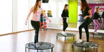 Project Happiness: Γυμναστική με τραμπολίνο με τη Σμαράγδα Χουζούρη Project Happiness: Γυμναστική με τραμπολίνο με τη Σμαράγδα Χουζούρη