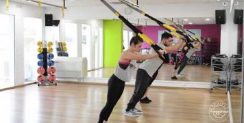 Project Happiness: Ομαδικό πρόγραμμα γυμναστικής TRX από τον Περίανδρο Σαραντινίδη