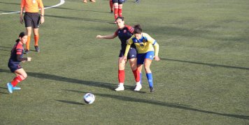 Από τον αγώνα ποδοσφαίρου Γυναικών ανάμεσα στον Ολυμπιακό Χίου/Κλασικό με την ΑΕ Λήμνου