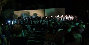 Τρείς χορωδίες μαζί