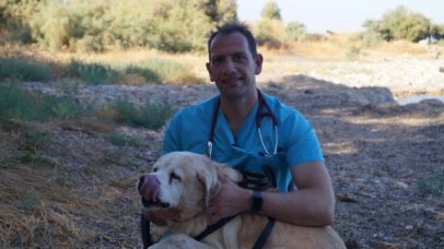 Project Happiness: Τσιμπήματα δαγκώματα κατοικιδίων από τον Μάνο Βουγαζιανό Project Happiness: Τσιμπήματα δαγκώματα κατοικιδίων από τον Μάνο Βουγαζιανό