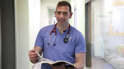 Project Happiness: Οι φυλές σκύλων Πίτμπουλ και Ντόμπερμαν από τον Μάνο Βουγαζιανό Project Happiness: Οι φυλές σκύλων Πίτμπουλ και Ντόμπερμαν από τον Μάνο Βουγαζιανό