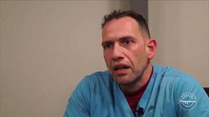 Project Happiness: Κροτίδες και κατοικίδια από τον Μάνο Βουγαζιανό Project Happiness: Κροτίδες και κατοικίδια από τον Μάνο Βουγαζιανό