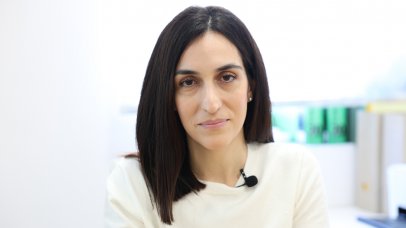 Project Happiness: Η λαρυγγίτιδα από την Ελένη Καλλέργη Project Happiness: Η λαρυγγίτιδα από την Ελένη Καλλέργη