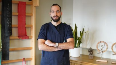 Project Happiness: Αντιμετώπιση πόνου στον αυχένα από τον Μιχάλη Κολόμβο Project Happiness: Αντιμετώπιση πόνου στον αυχένα από τον Μιχάλη Κολόμβο